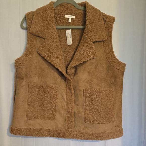 Maurices Tops - Maurices Womens Cozy Faux-Shearling Vest in Camel Sz L